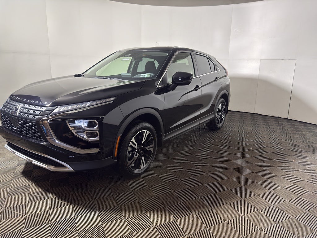 2026 Mitsubishi Eclipse Cross SE in Labrador Black Pearl — front three-quarter view