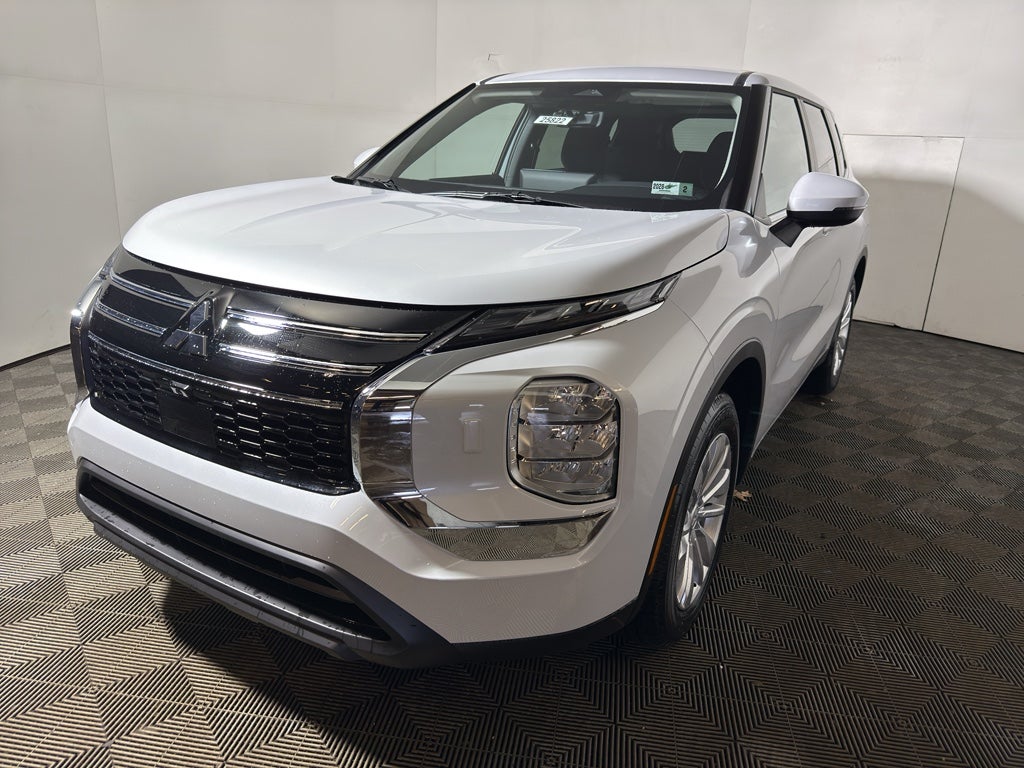 2026 Mitsubishi Outlander ES in White Diamond — front three-quarter view