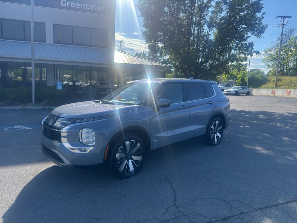 2026 Mitsubishi Outlander — side profile view