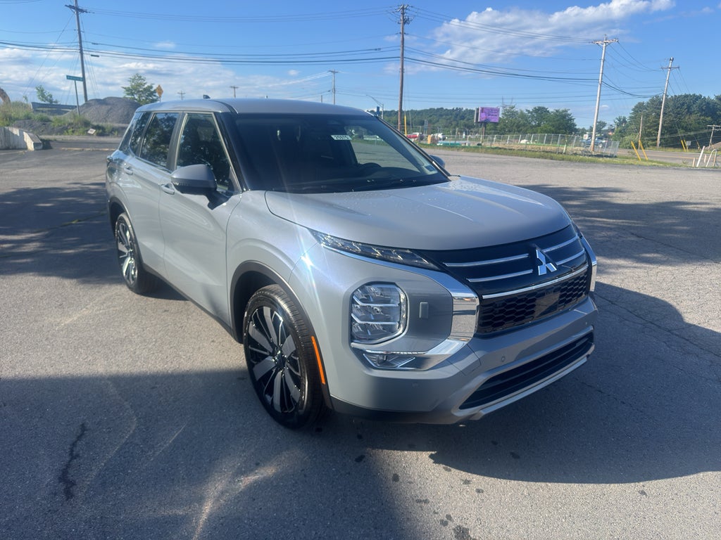 2026 Mitsubishi Outlander — detail view